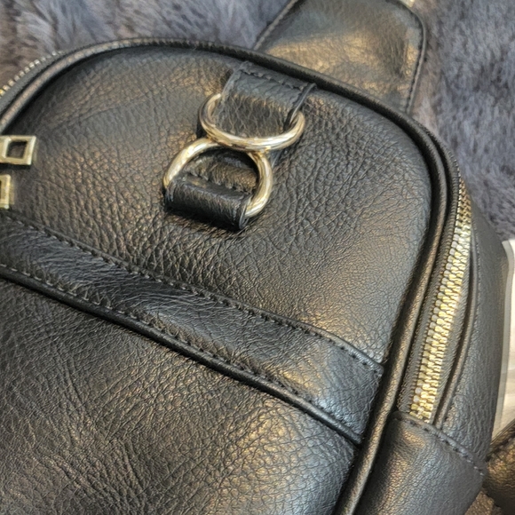 2 Bags - Picture 7 of 10